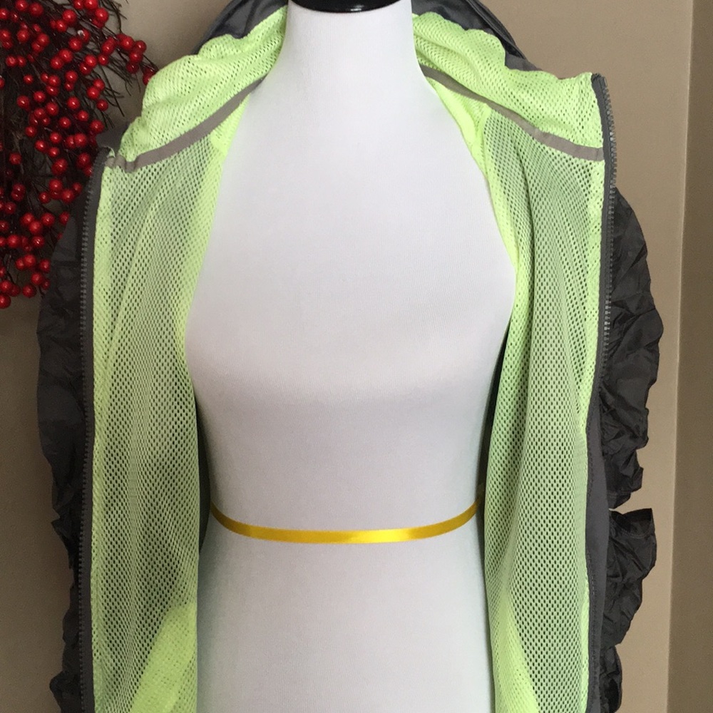 Lululemon Rain Jacket - image 5